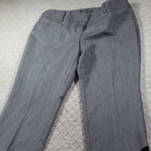 Express Design Studio Size 6 Black & White Capri Pants